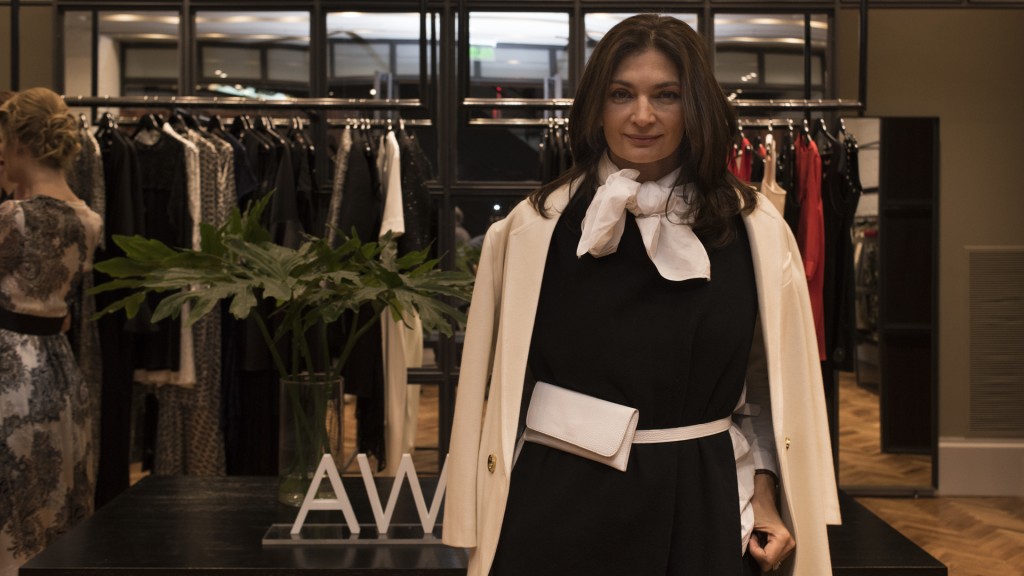 Una blusa blanca con lazo le otorga un look elegante y sofisticado, así lució Mariana Arias (Adrián Escandar)