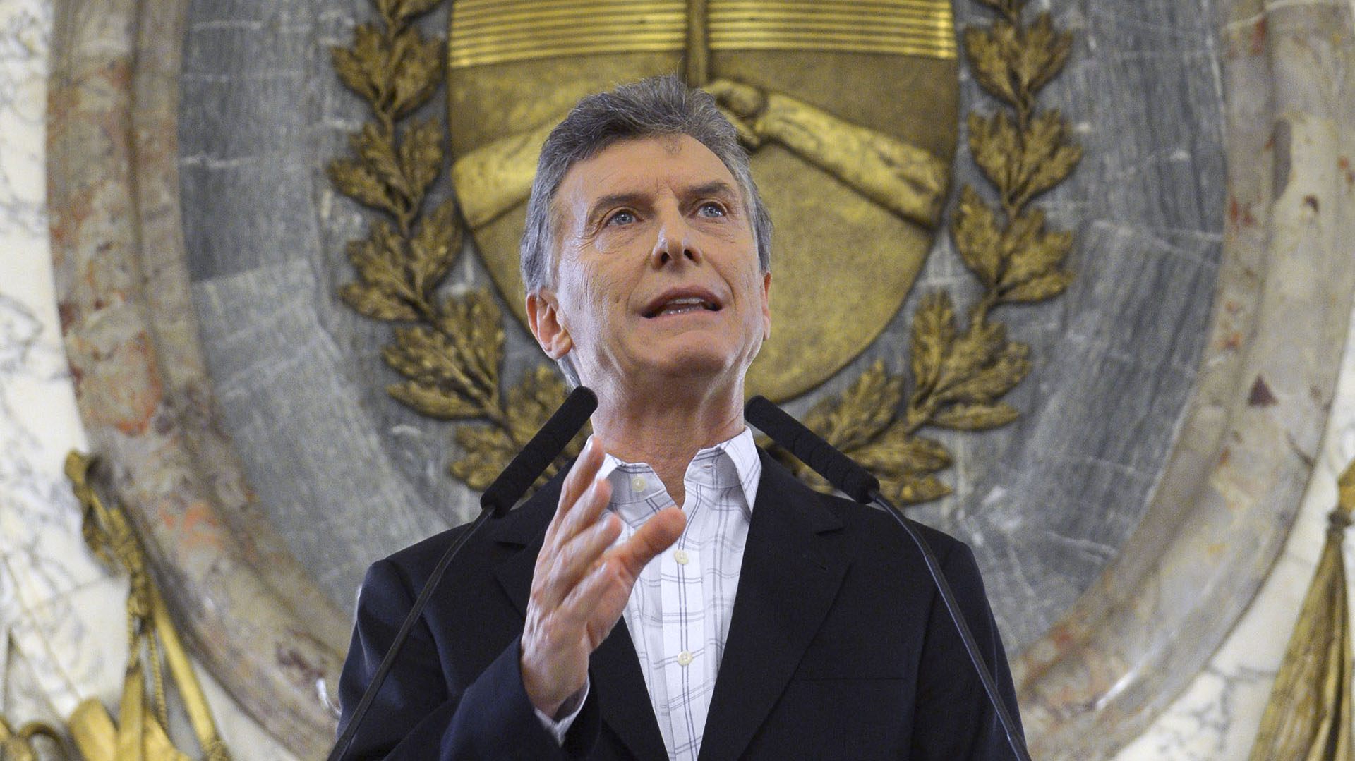 Macri dará marcha atrás con el artículo que promueve el encarcelamiento de periodistas que informen sobre el blanqueo (NA)