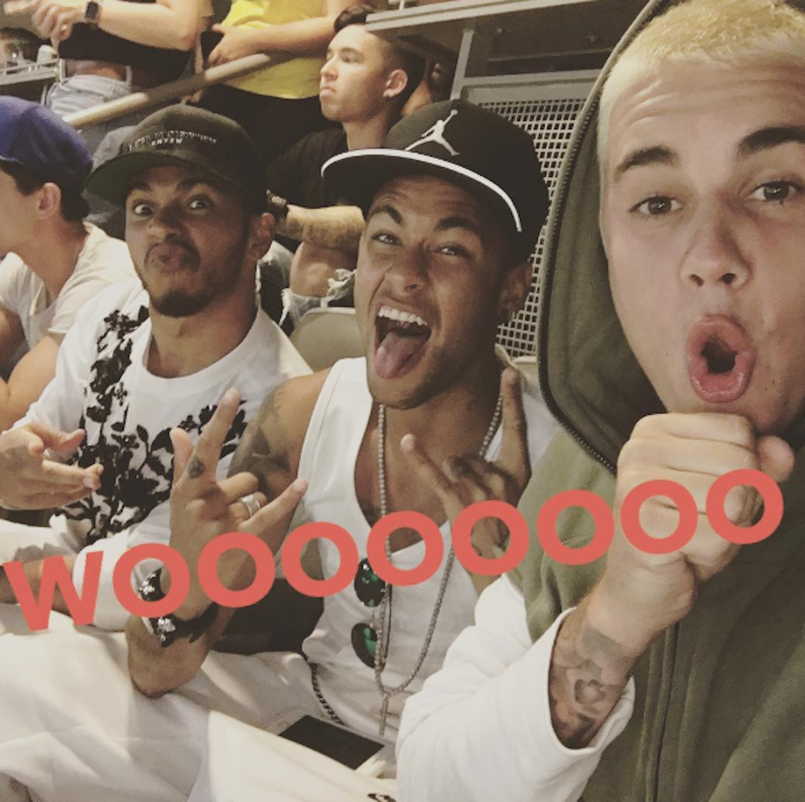 Neymar Júnior junto a Justin Bieber durante el partido Brasil-Ecuador de la Copa América