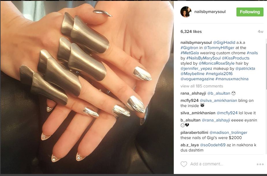 La modelo lució para el met gala incrustaciones en oro (Mar y Sol Inzerillo Instagram)