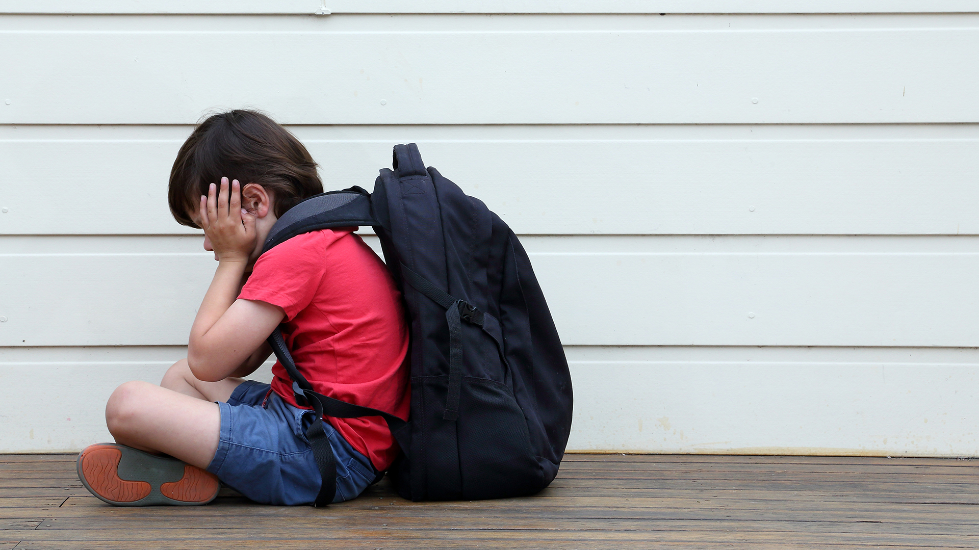 El acoso físico y psicológico puede dejar graves secuelas en los niños (Shutterstock)