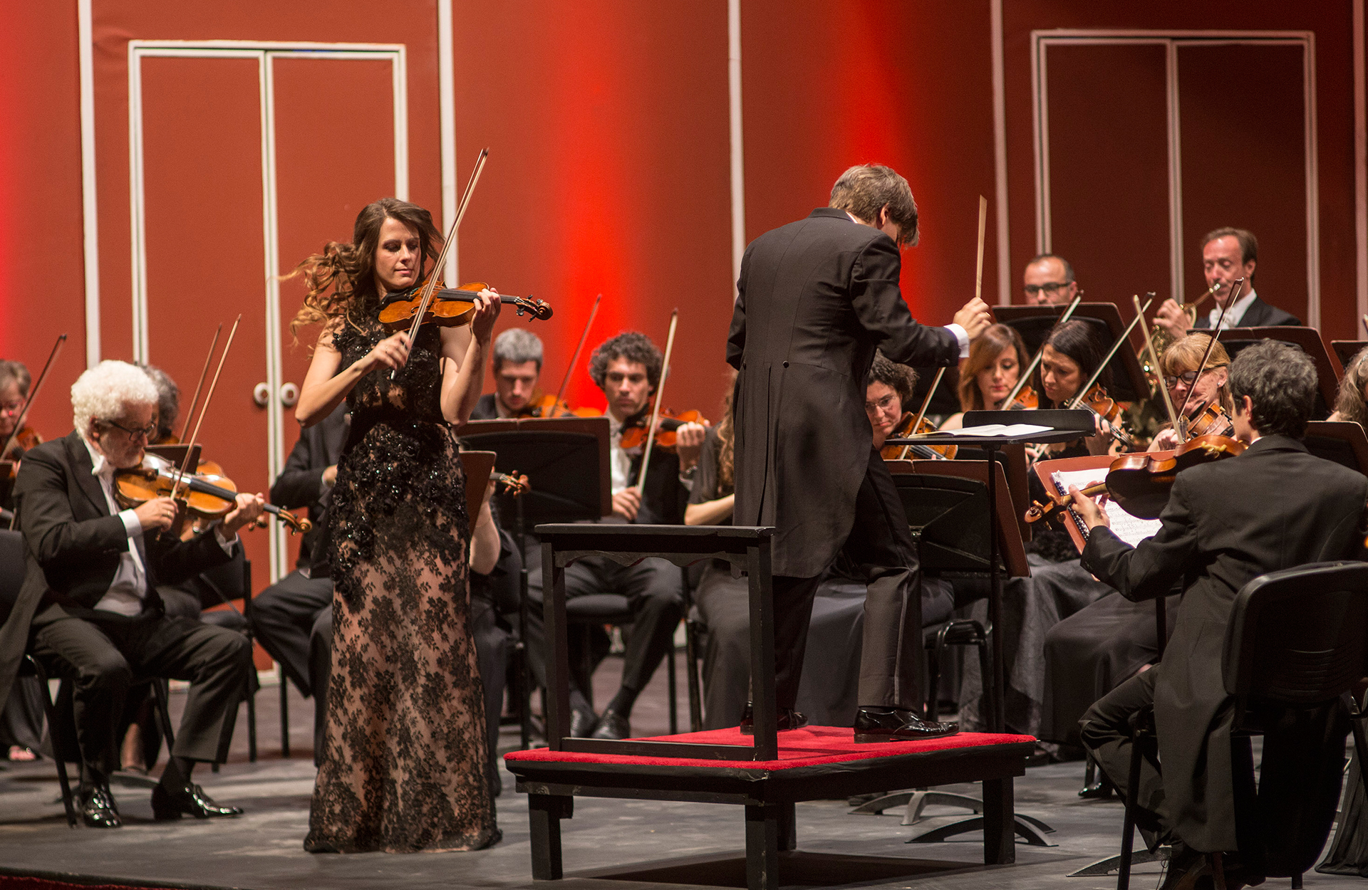 La violinista Francesca Dego es una de las mejores intérpretes de la actualidad, después del éxito inmediato de su álbum debut para Deutsche Grammophon con los veinticuatro caprichos de Paganini, interpretado en el Guarneri del Gesù (propiedad de Ruggiero Ricci)