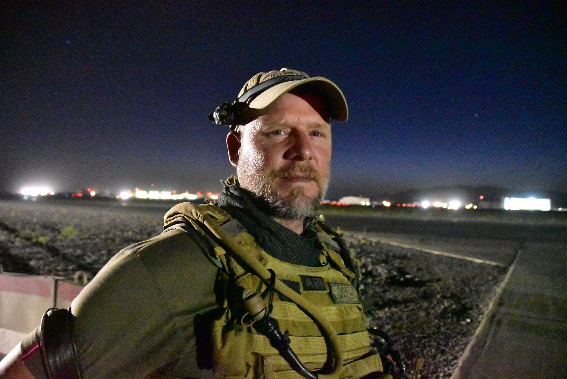 David Gilkey, en una de sus últimas fotografías tomadas el 29 de mayo pasado en la base aérea de Kandahar, en Afganistán