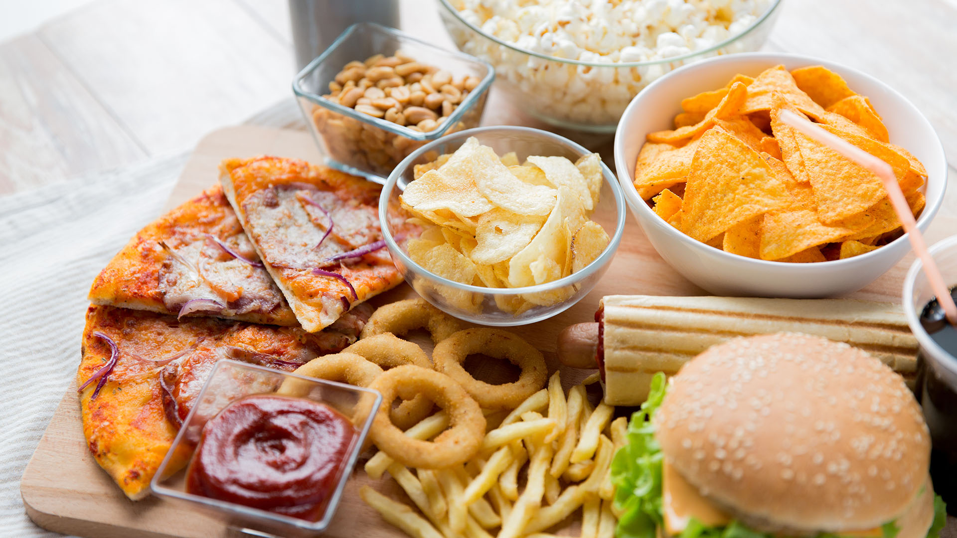 El 60% de los adultos prefiere una alimentación basada en snacks (Shutterstock)
