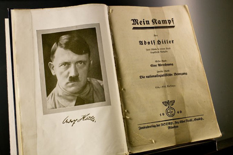 La primera edición del polémico libro escrito por el dictador en 1925