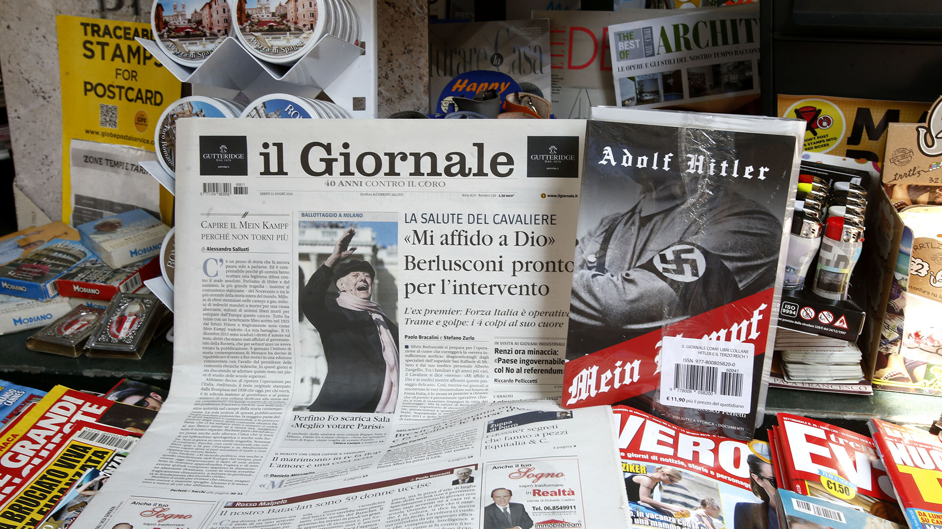 El diario il Giornale ofreció a sus lectores “Mi Lucha” de Adolf Hitler (AP)