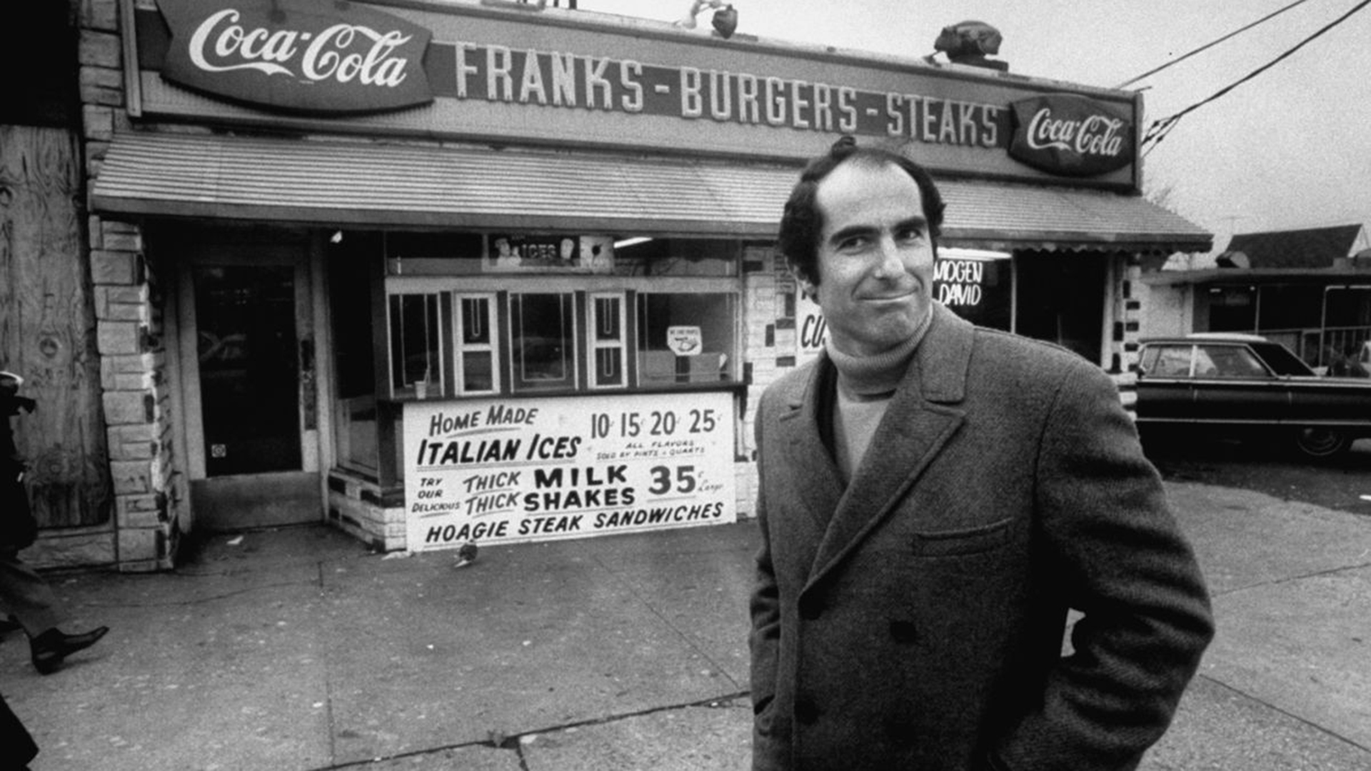 Vivió la mayor parte de su vida en Nueva York y Connecticut, y fue un agudo observador de la sociedad estadounidense