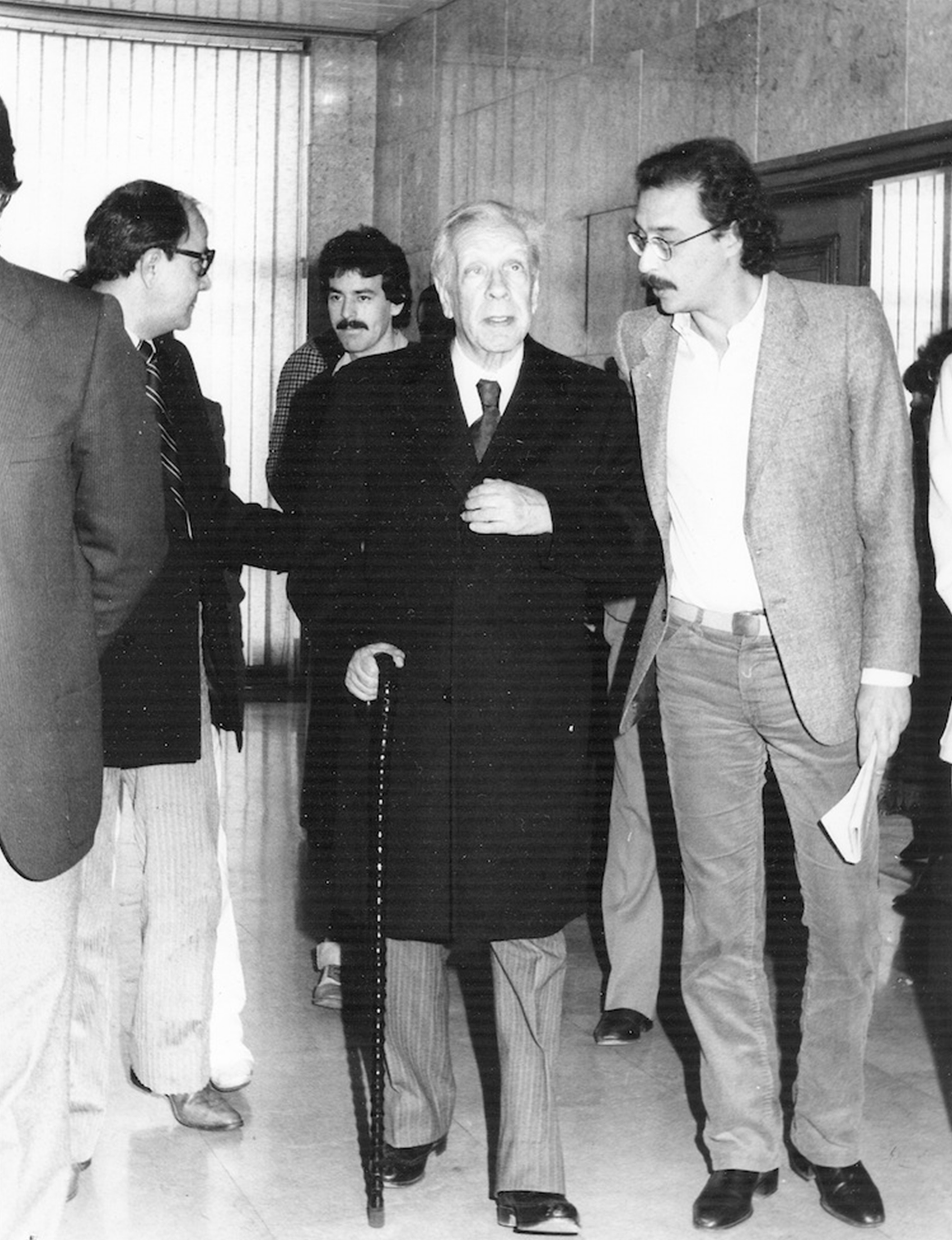 Juan Martini junto a Jorge Luis Borges