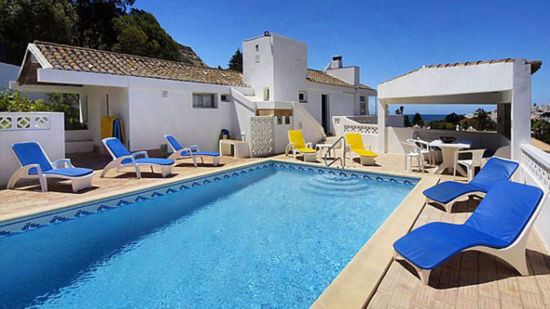 La casona de verano de Sir Clement Freud está tasada en 1.5 millones de dólares. El inglés pasaba allí sus veranos. Fue acusado por tres mujeres de haber abusado de ellas cuando eran niñas