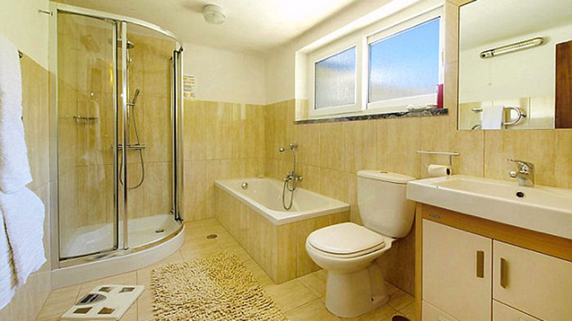 La casona tenía todas las comodidades. Sus amplios ambientes quedan expuestos en estas imágenes