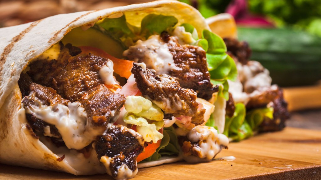 El Shawarma de carne Jalal es imperdible, especiado y con un yogurt suave