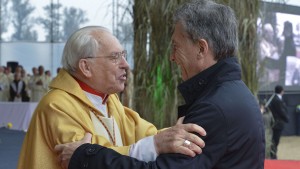 El saludo entre Macri y Giovanni Re. (NA)