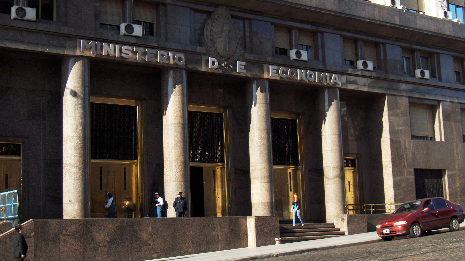 El Tesoro emite nuevos títulos para afrontar el déficit fiscal y contar con pesos para rescatar Lebac