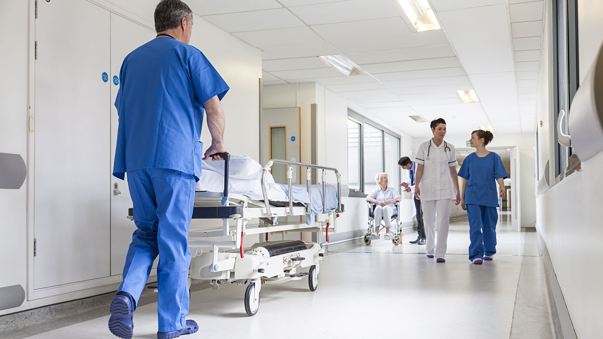 Es inminente ir al doctor ante la presencia de signos o sospecha de síntomas(Shutterstock)