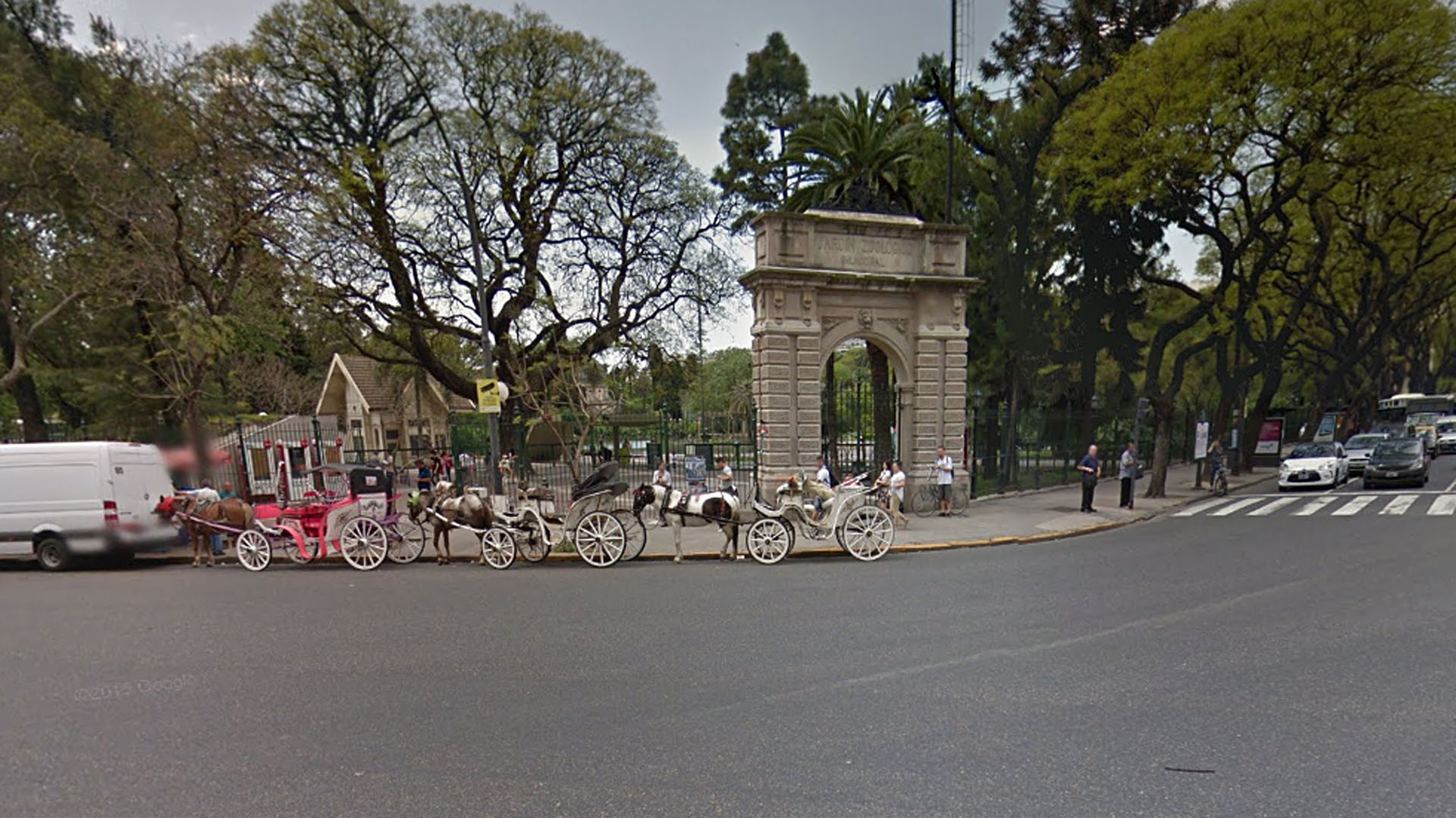 Exterior del zoo porteño, ubicado en el barrio de Palermo (Street View)