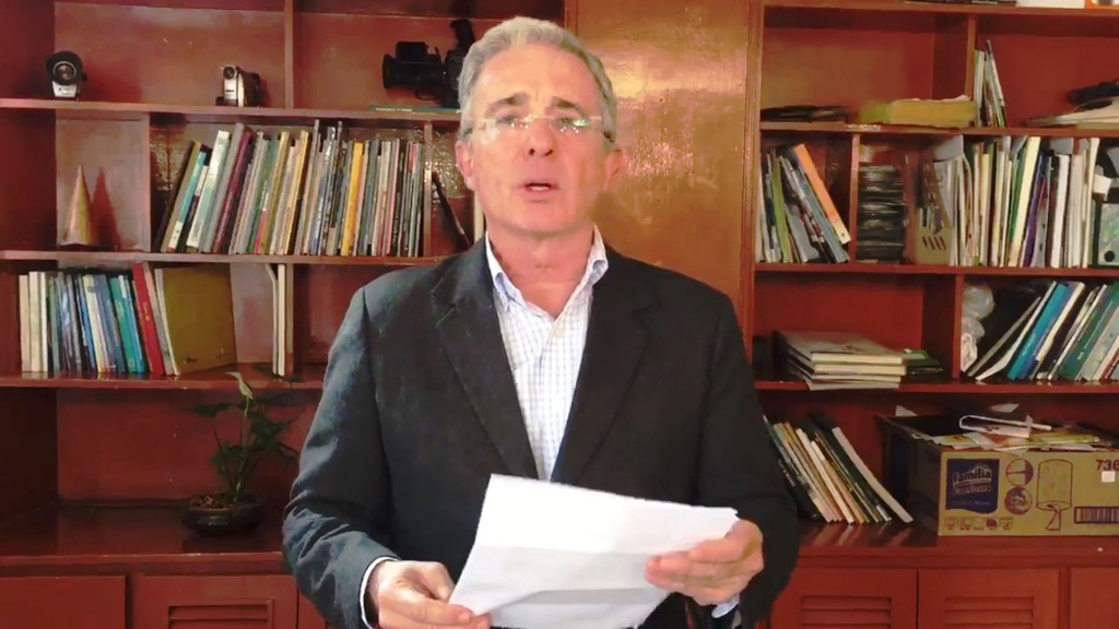 En un video, el ex presidente Uribe criticó con dureza el cese al fuego con las FARC