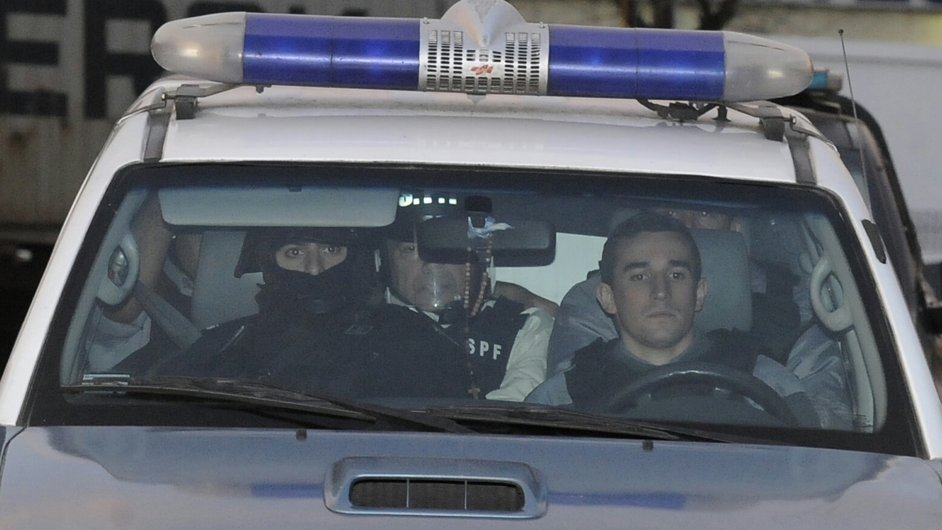 Así llegó Lázaro Báez, con el chaleco del Servicio Penitenciario Federal (Adrián Escandar)