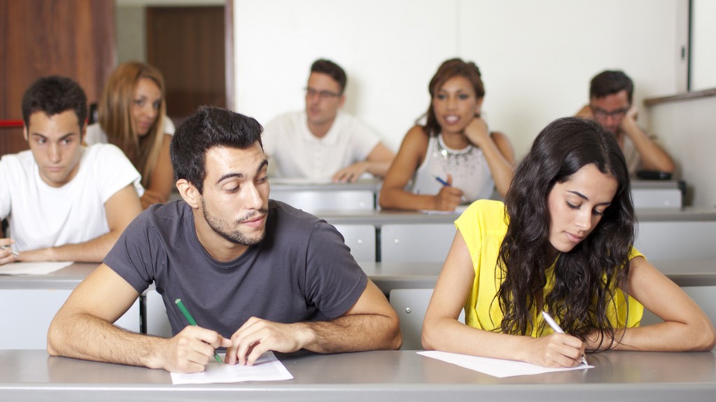 Copiarse en un examen, una forma de corrupción (Shuttersotck)