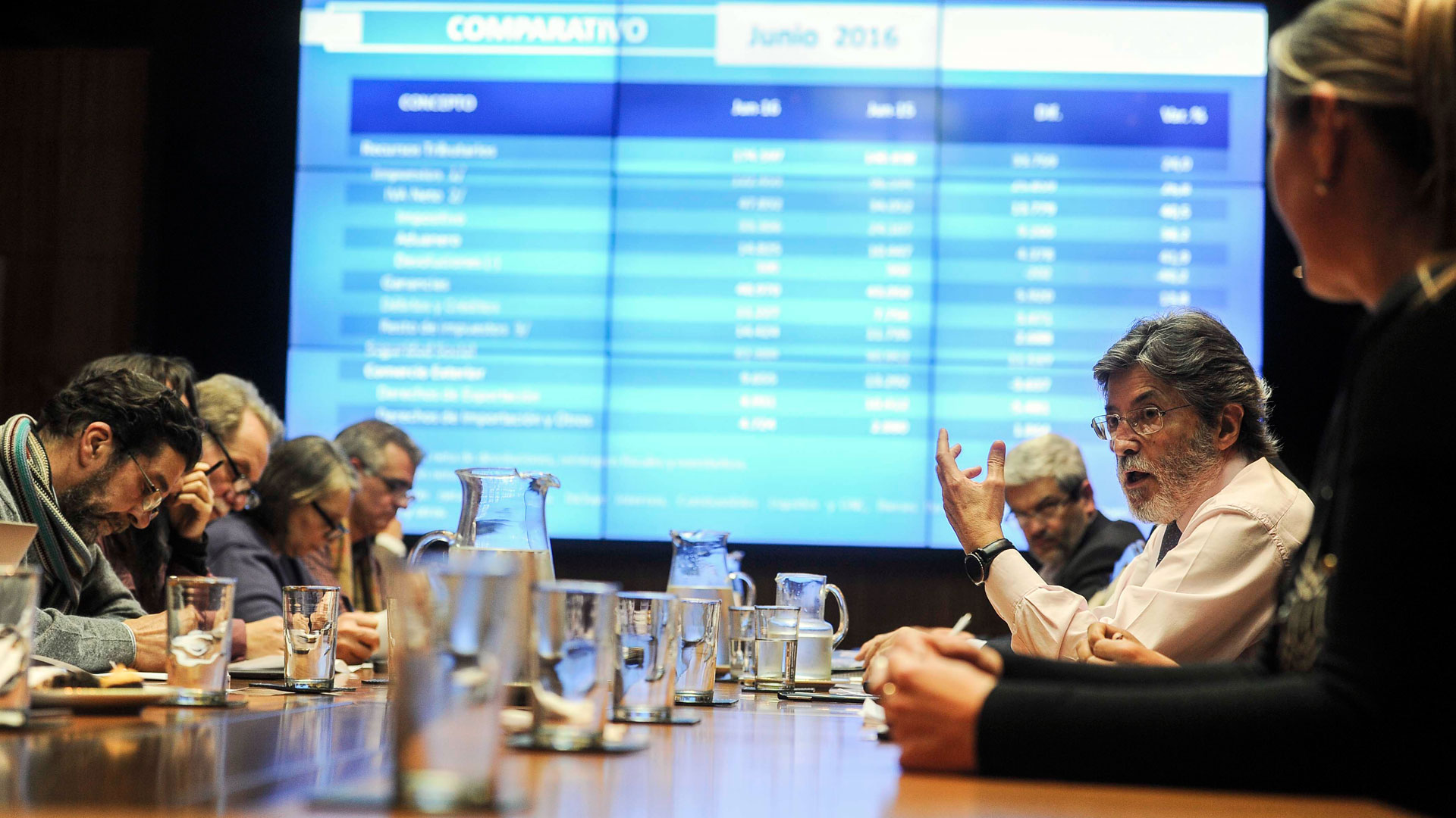 Los recursos tributarios volvieron a perder la carrera contra la inflación (Télam)