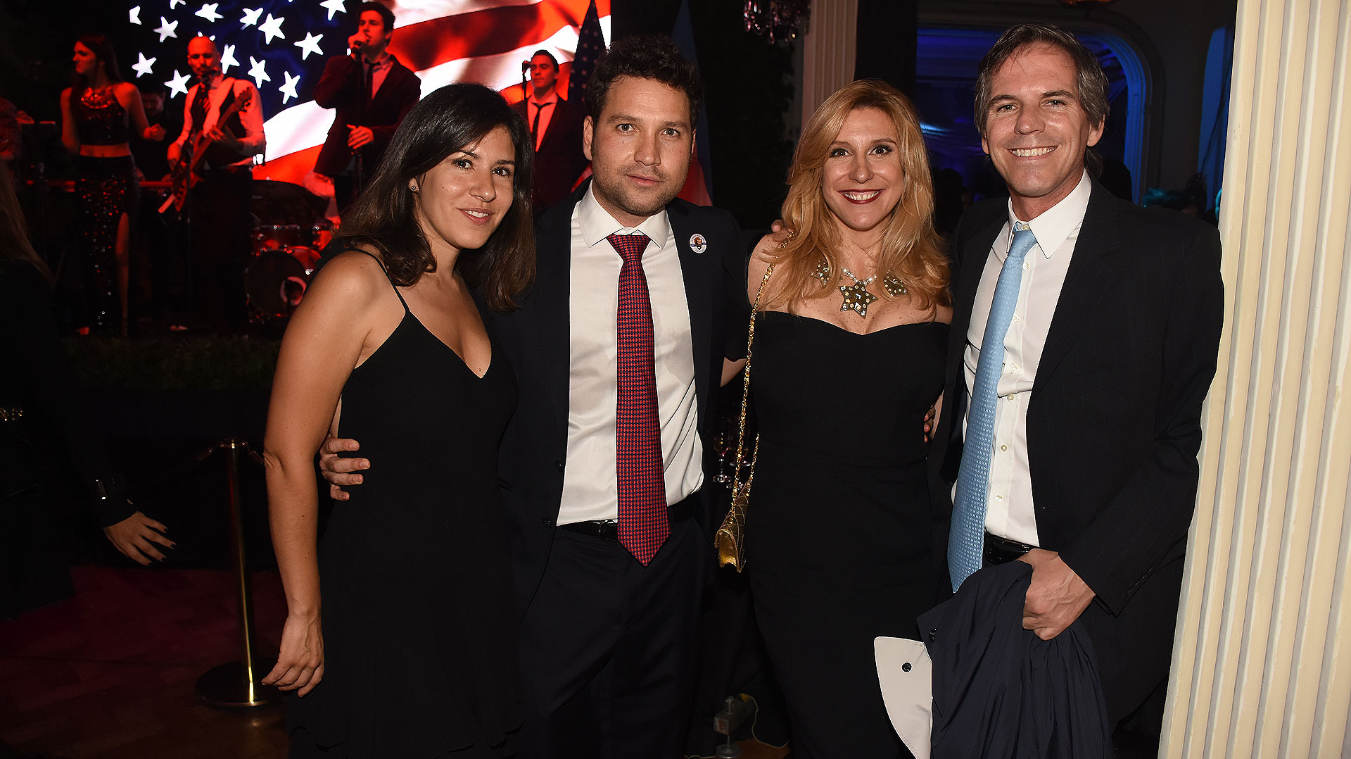 Carminne Dodero, Amalia Amoedo y Alec Oxenford, presidente de Fundación arteBA