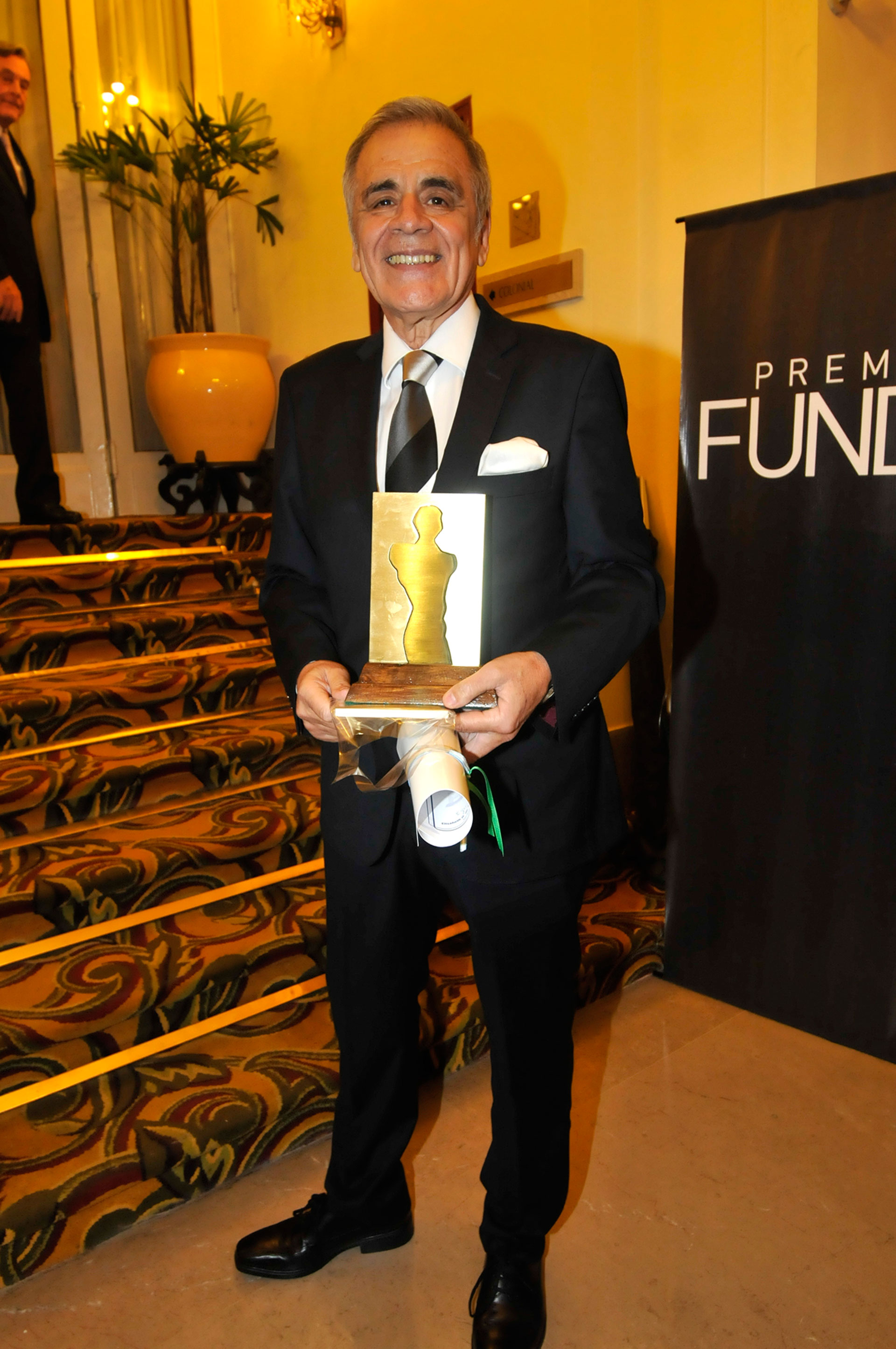 Julio Bazán fue premiado por el ciclo “Esta es mi villa”