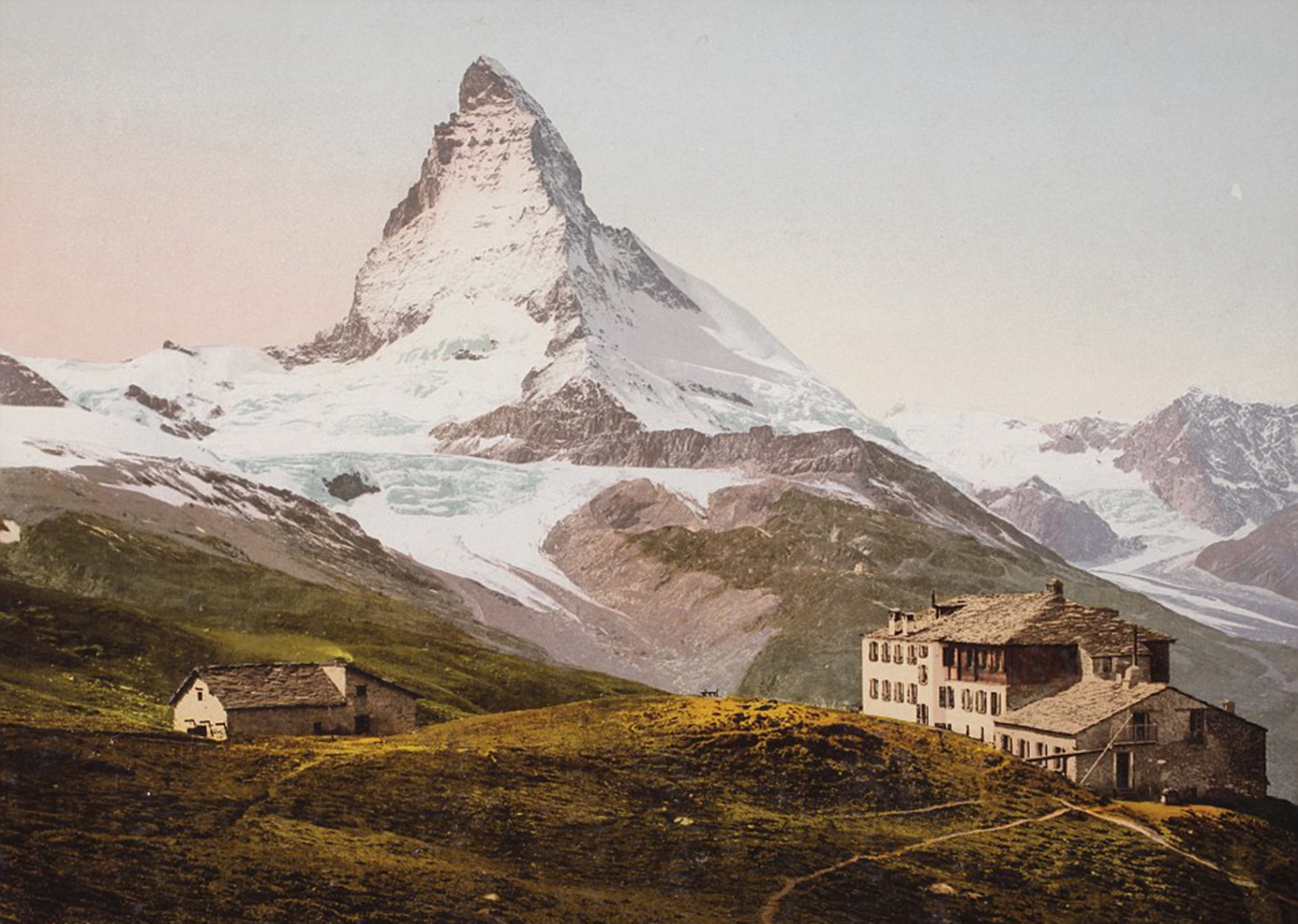 El Hotel Riffelhaus, en Riffelberg, Suiza. La vista del Matterhorn corona la imagen