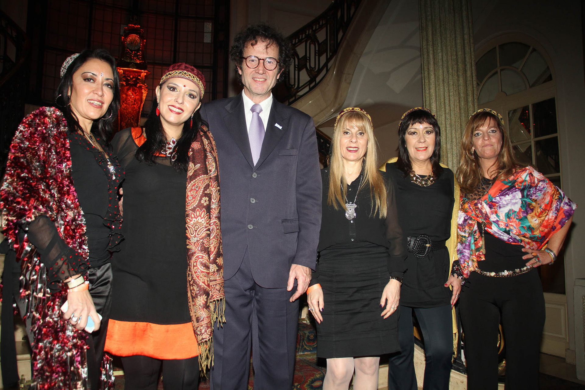 Lucas Beccar Varela y el equipo de Jimena La Torre