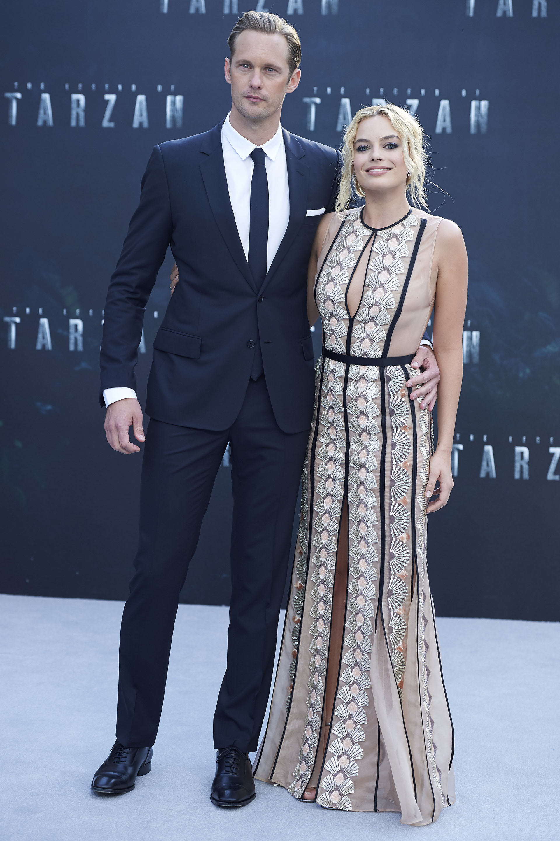 Margot Robbie junto a Alexander Skarsgård, el actor sueco que interpreta a Tarzán