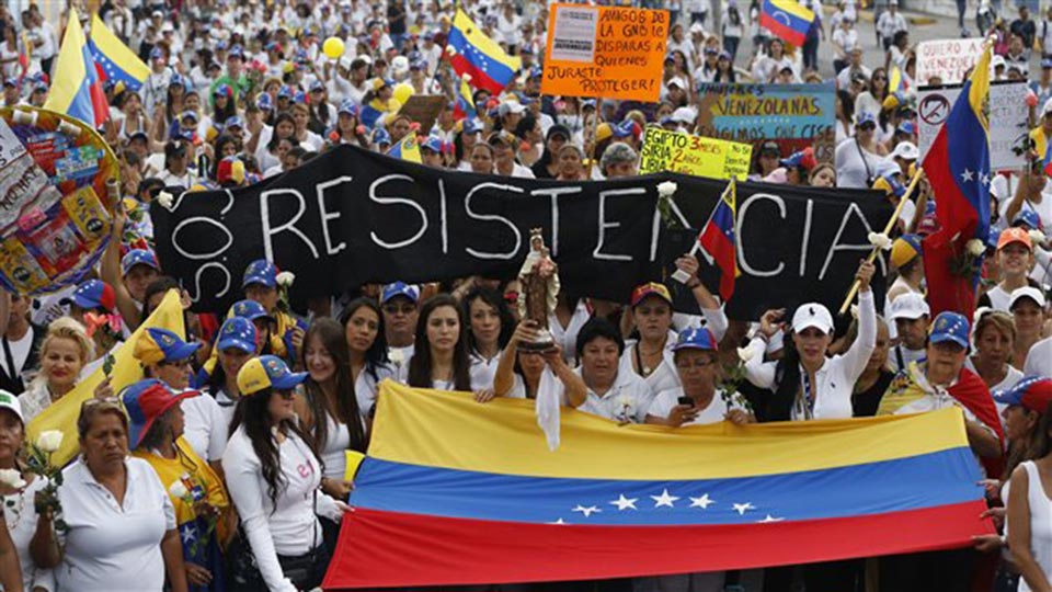 Los venezolanos buscan que se active el referendo revocatorio
