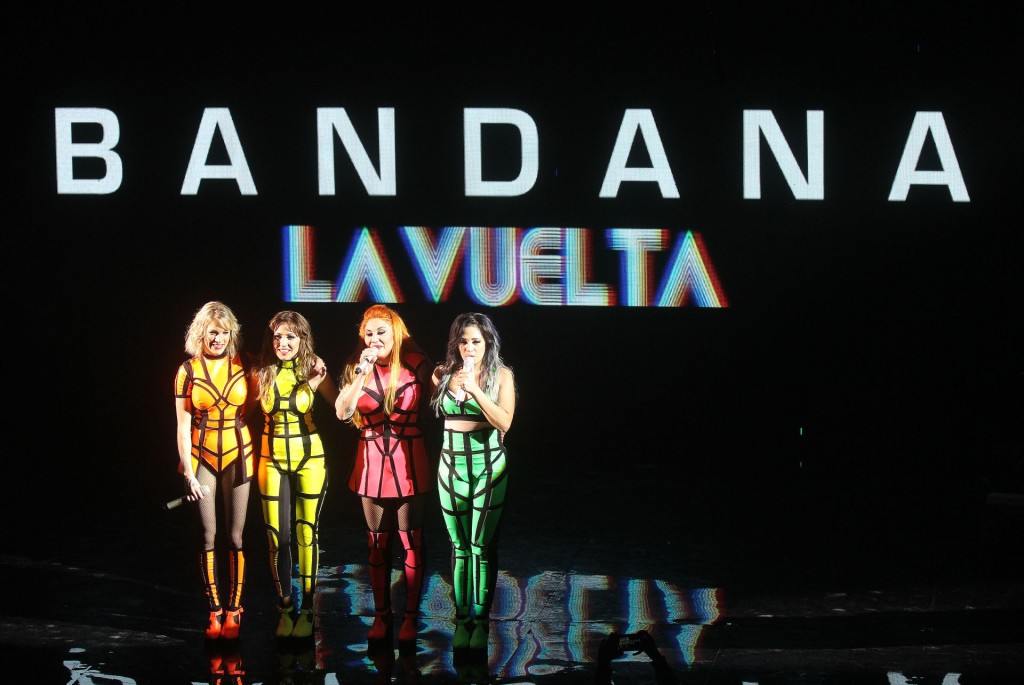 Durante su primer show, las chicas realizaron varios cambios de vestuario