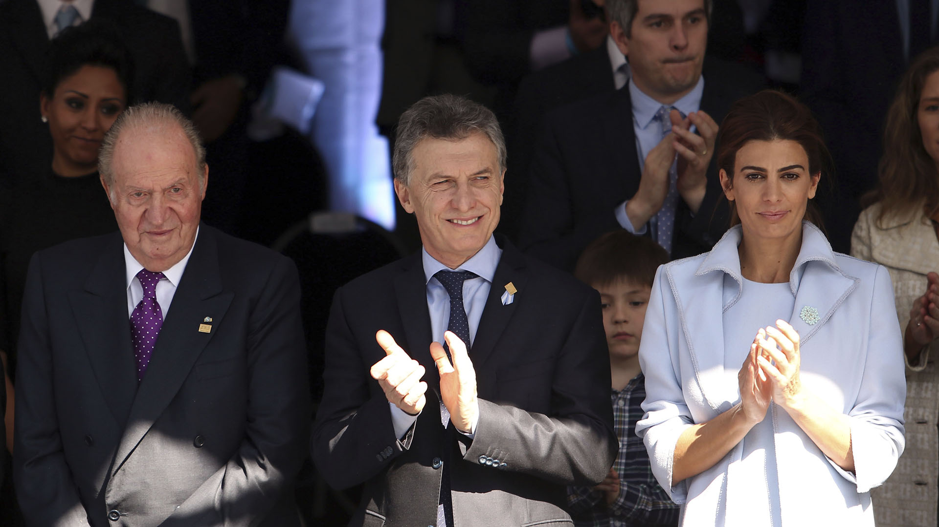 Juliana Awada acompaña al presidente y al rey emérito de España durante la celebración por el Bicentenario (Télam)
