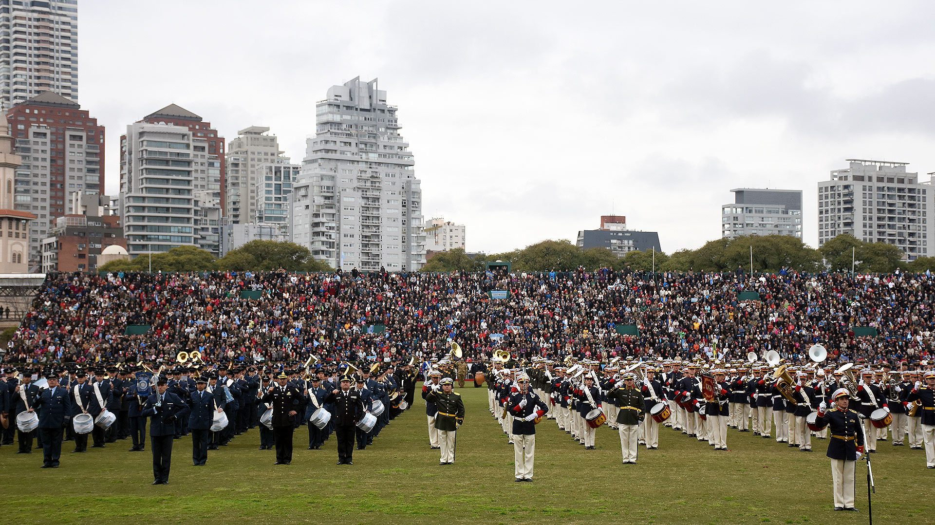 En total, los organizadores aseguran que participaron del evento unos 4000 militares de la Argentina y otros 10 países.