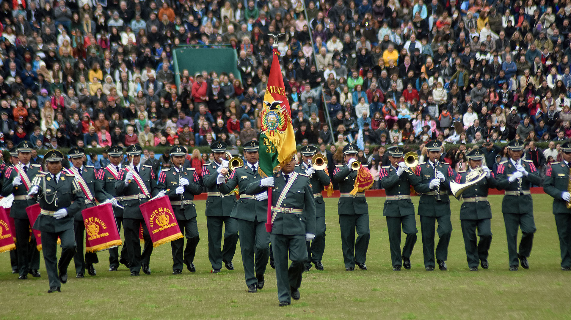 Militares del Estado Plurinacional de Bolivia dieron el presente en los actos de cierre de los festejos por los 200 años de la Independencia Argentina.