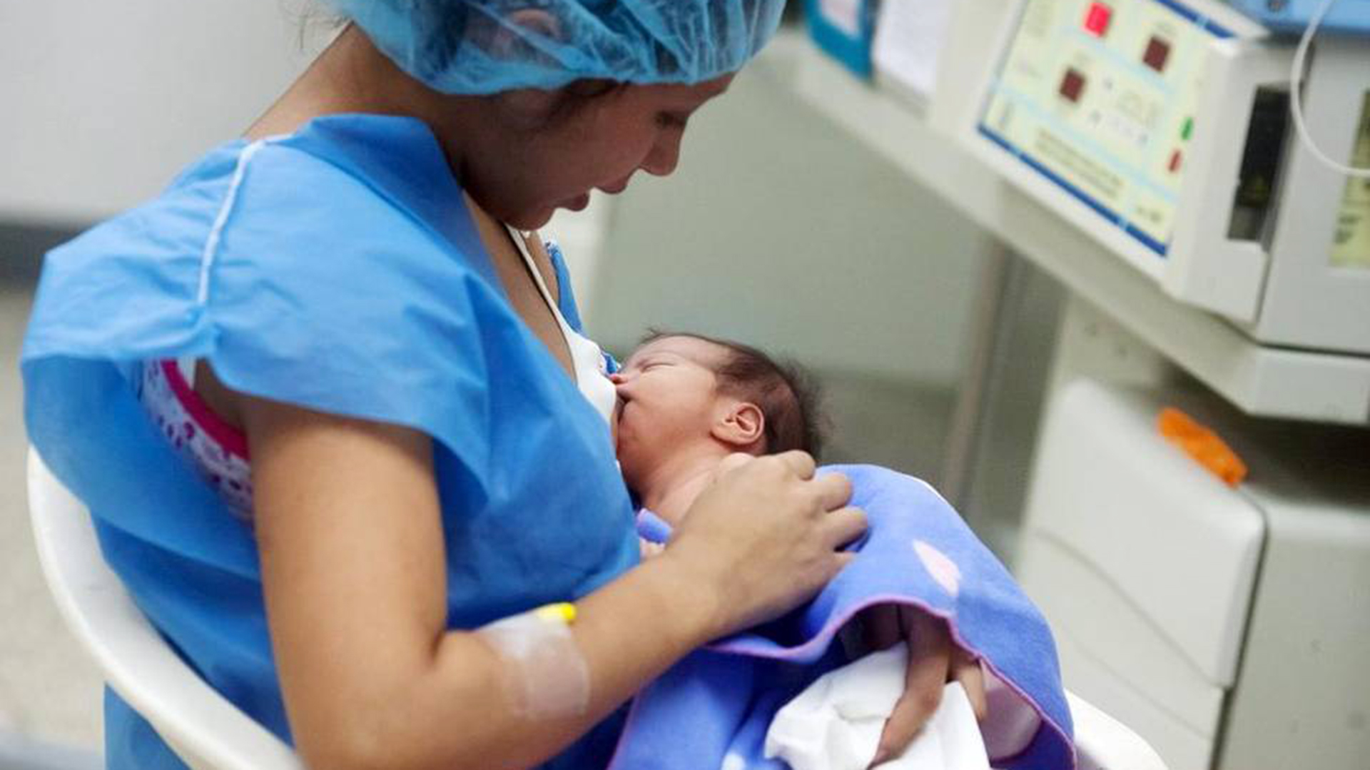 Miles de bebés no tienen las condiciones básicas para atenderse en Venezuela (EFE)