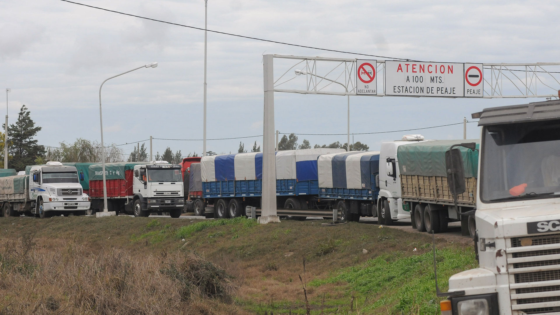 Los puertos de Rosario, el norte de la provincia de Buenos Aires, parte de Entre Ríos, y el sudeste bonaerense, son los más afectados por el conflicto camionero (Télam)