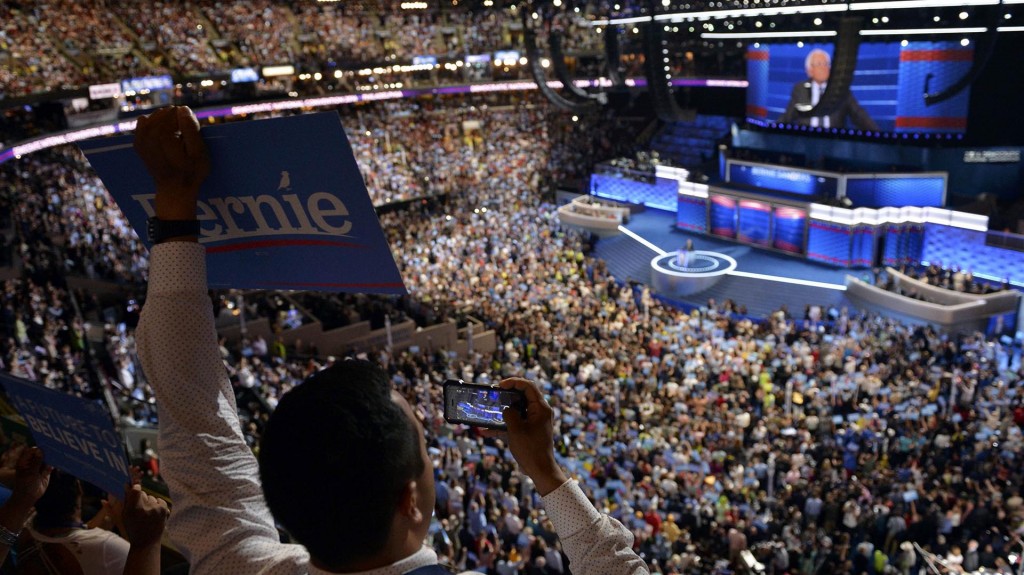Algunos momentos de tensión en la Convención Demócrata, en julio, fue por la negativa de simpatizantes de Sanders a apoyar a Clinton (Reuters)