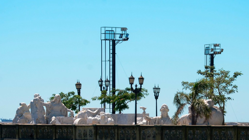 Los fragmentos del monumento quedaron abandonados en la Costanera Norte por decisión del gobierno de Cristina Kirchner.