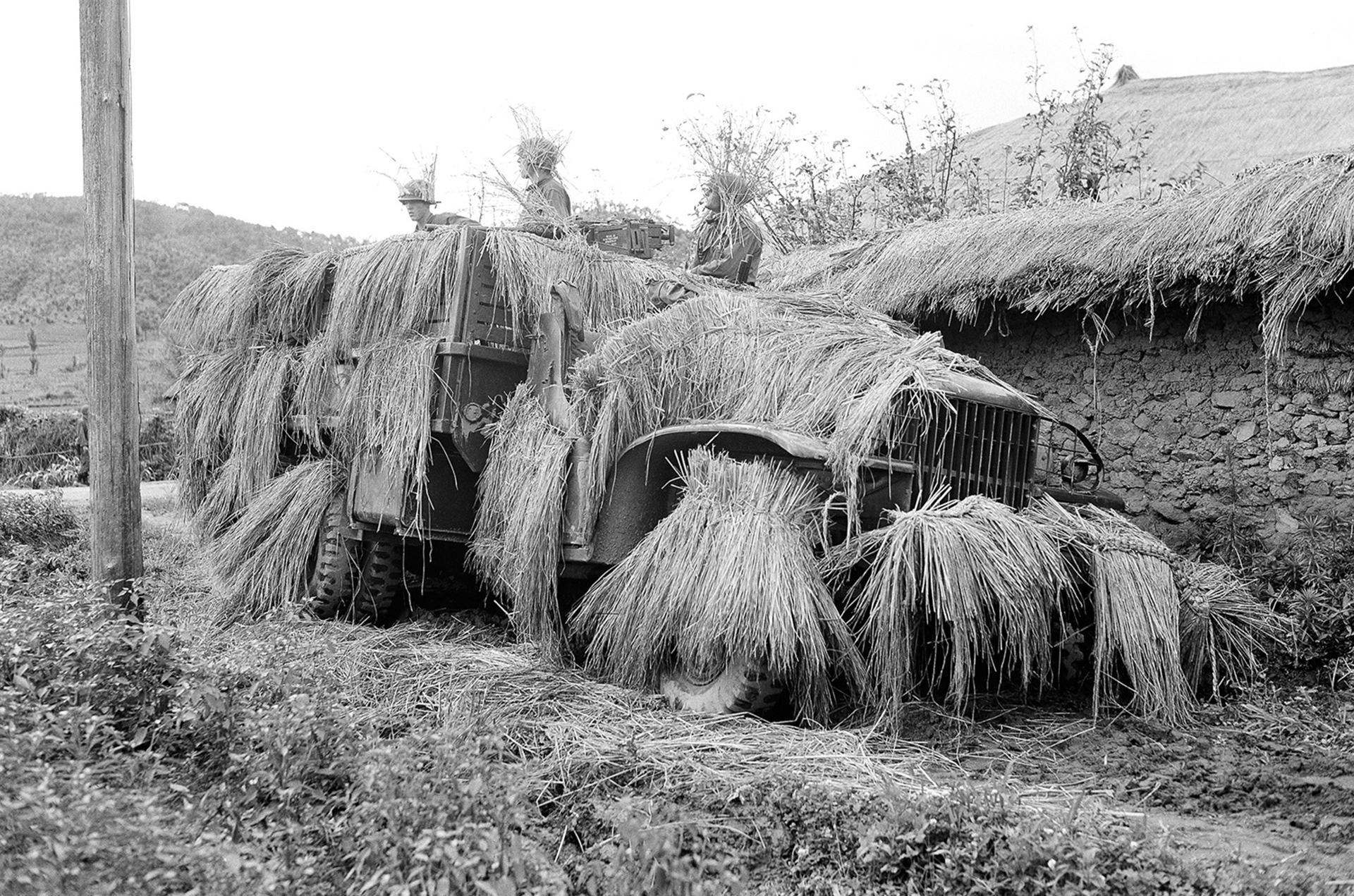 Un puesto estadounidense camuflado, el 12 de julio de 1950 (AP)