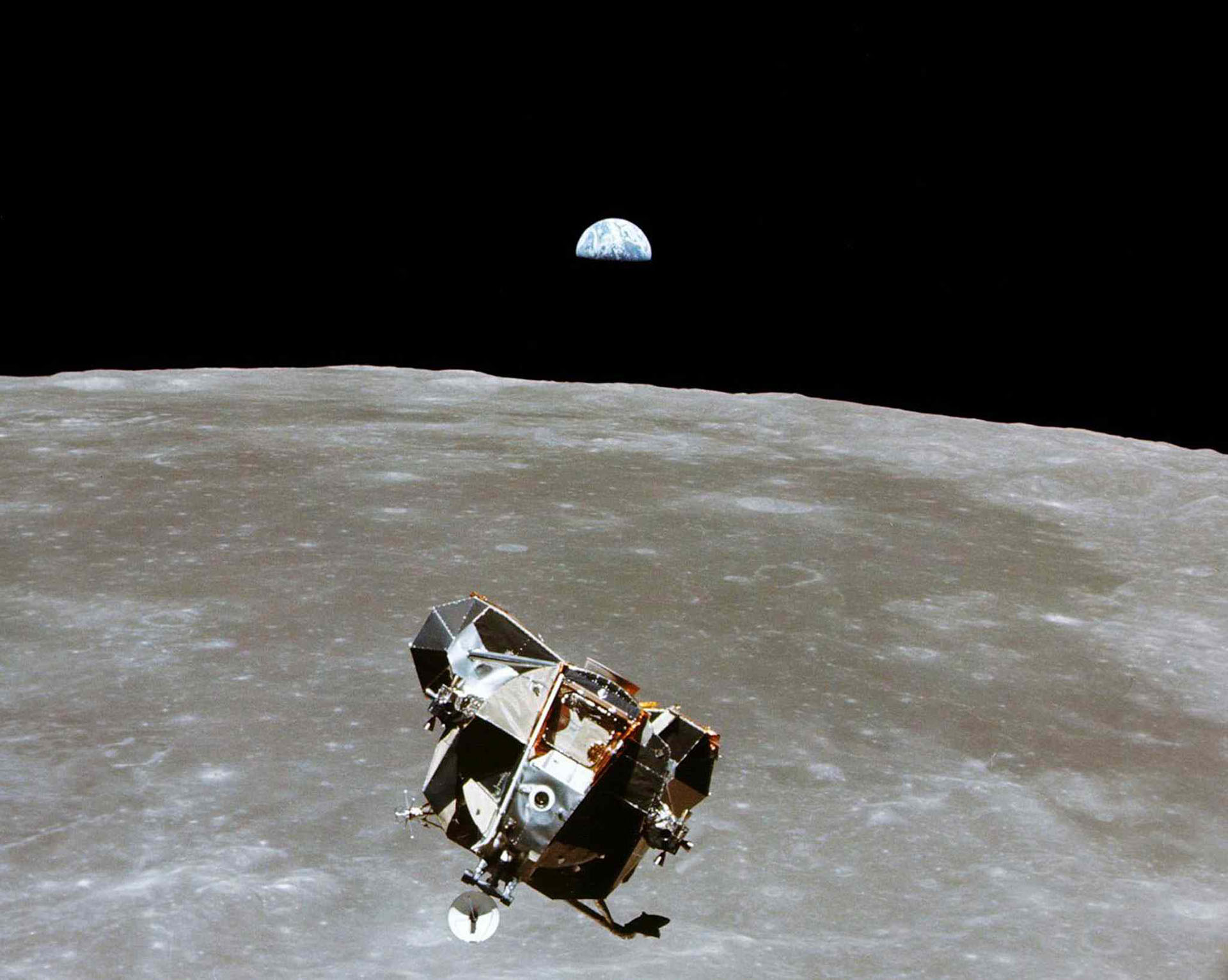 Mike Hughes no cree que la misión Apollo haya llevado realmente a Neil A. Armstrong a la Luna. (Michael Collins/NASA/Reuters)