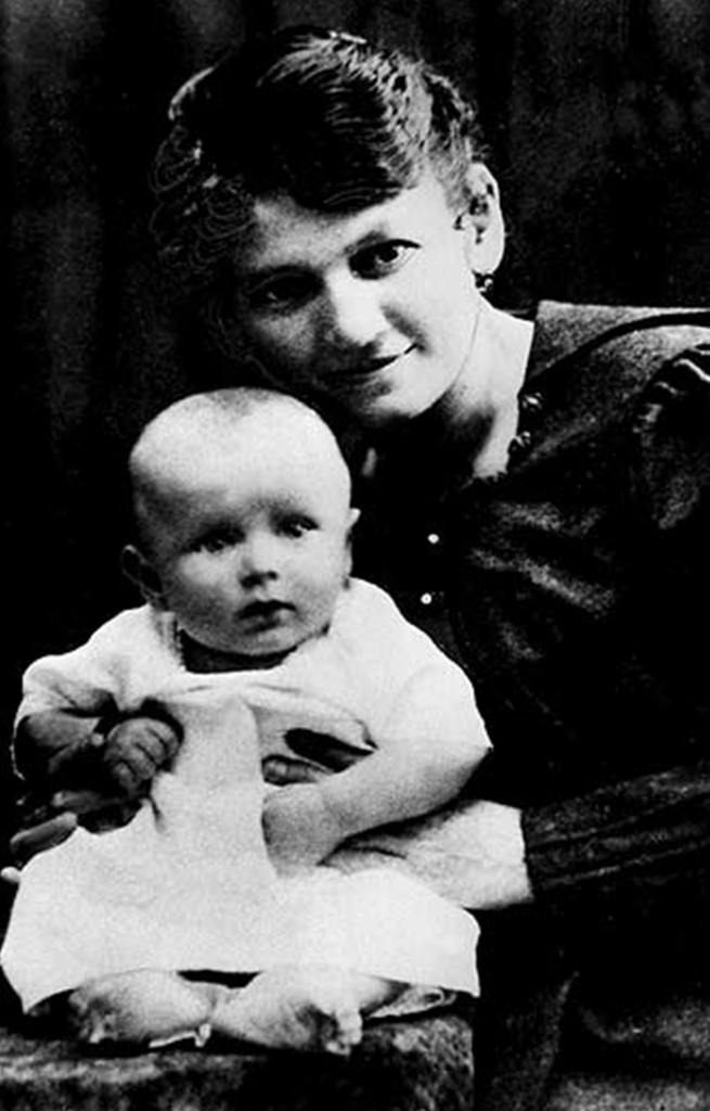 Karol Wojtyla con su madre, que falleció cuando él tenía sólo 9 años