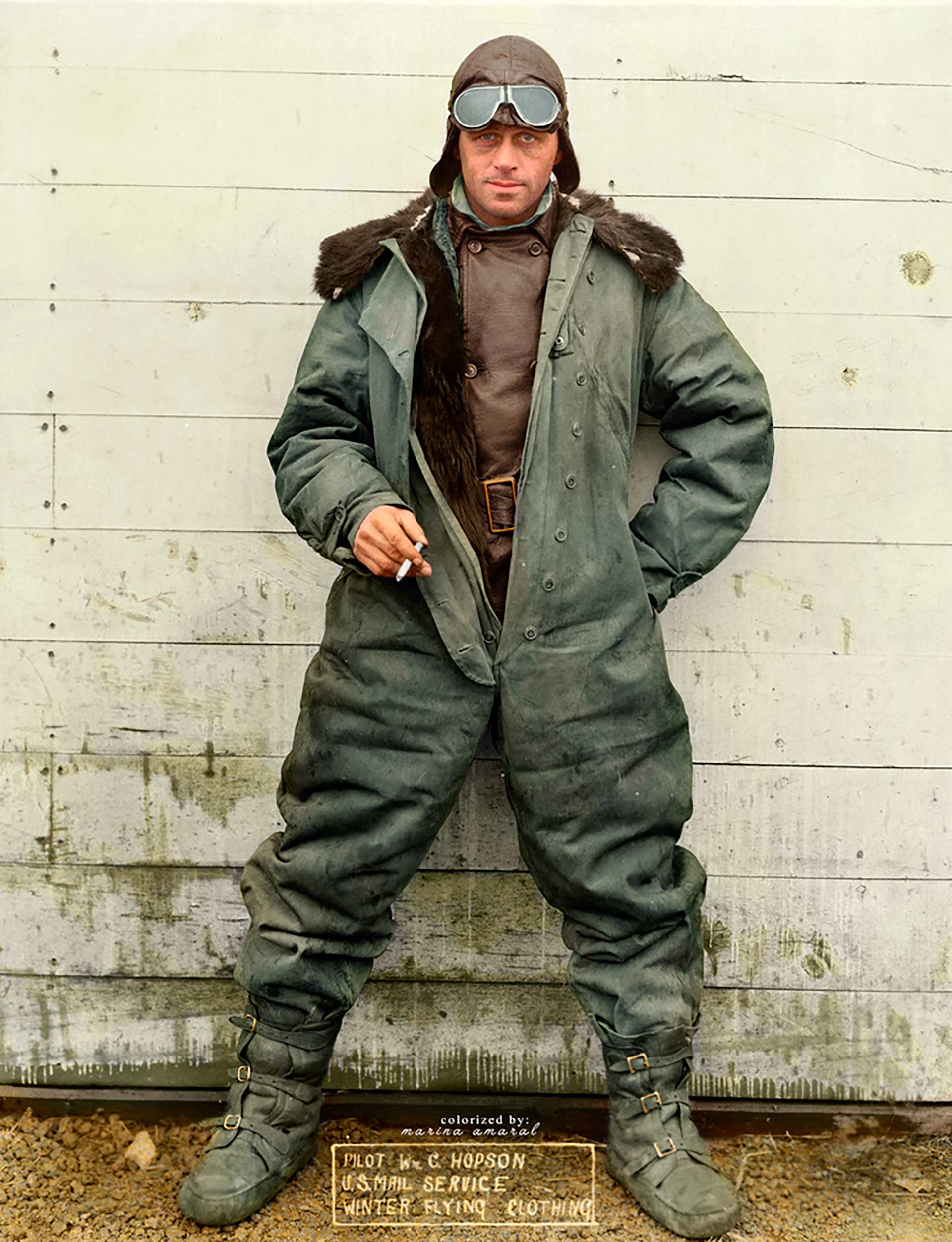 Un piloto de avión norteamericano con su uniforme de invierno