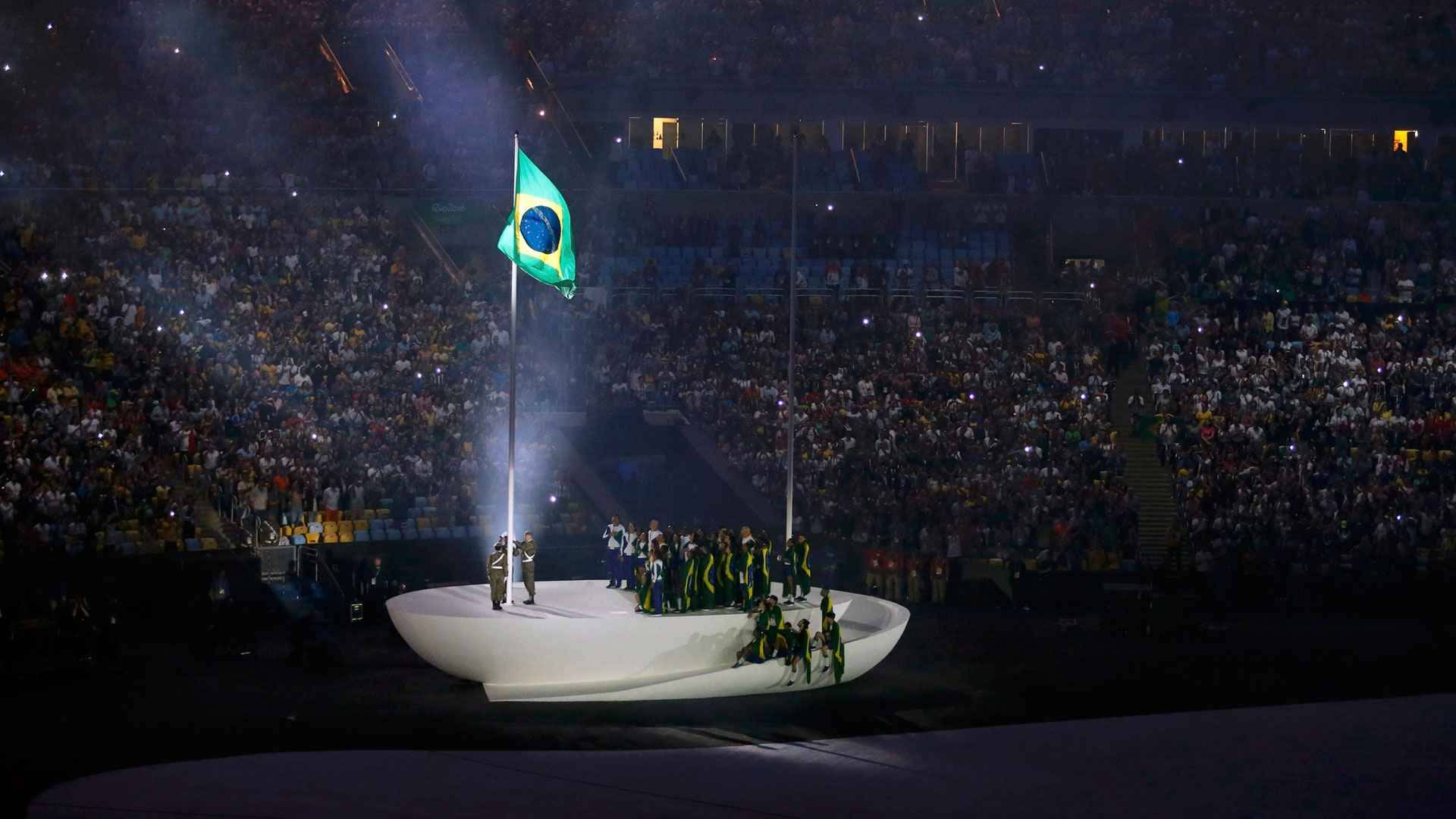 La bandera de Brasil flameó en el escenario principal (Reuters)