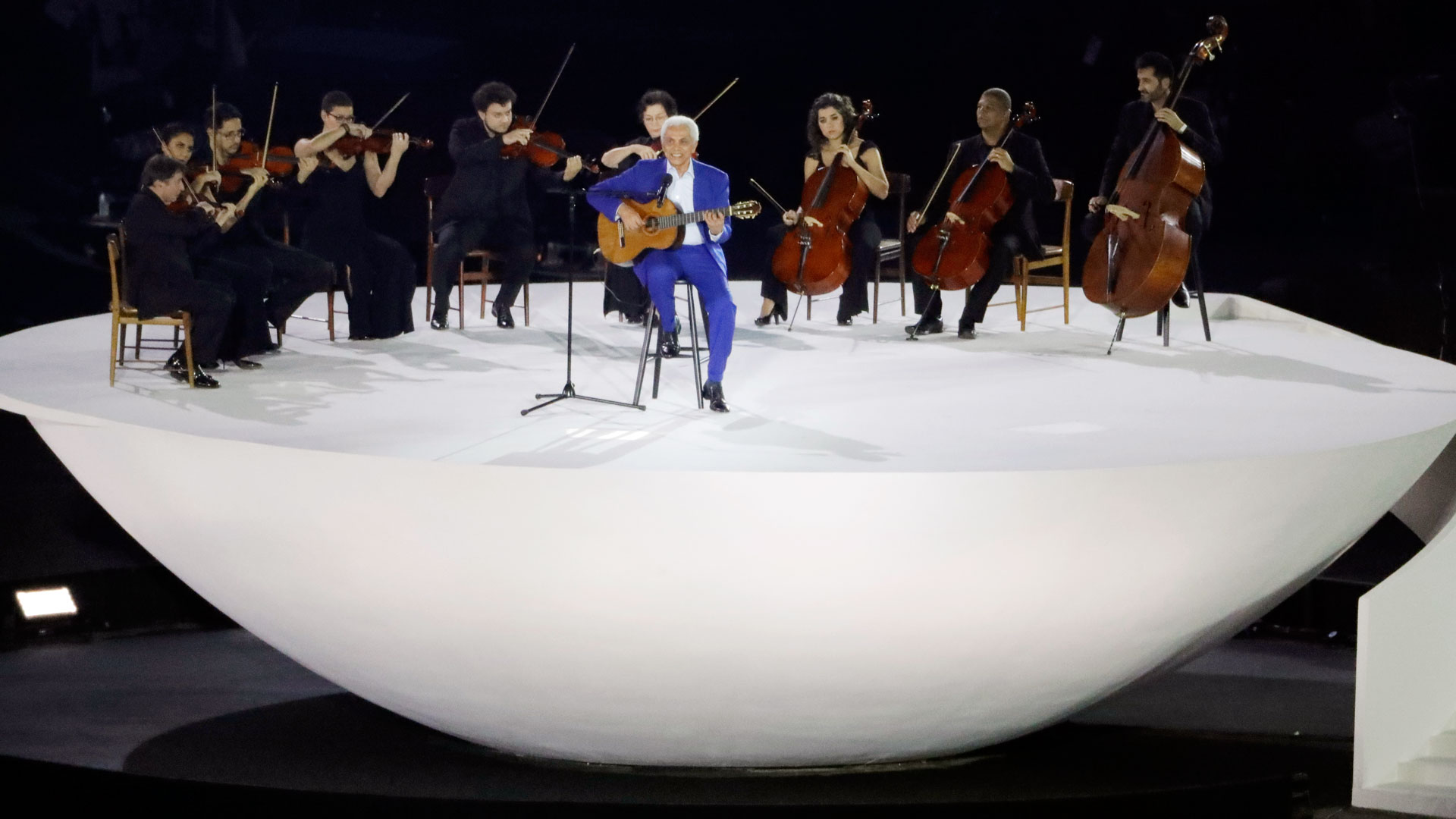 Paulinho da Viola tocó el himno de Brasil (AP)