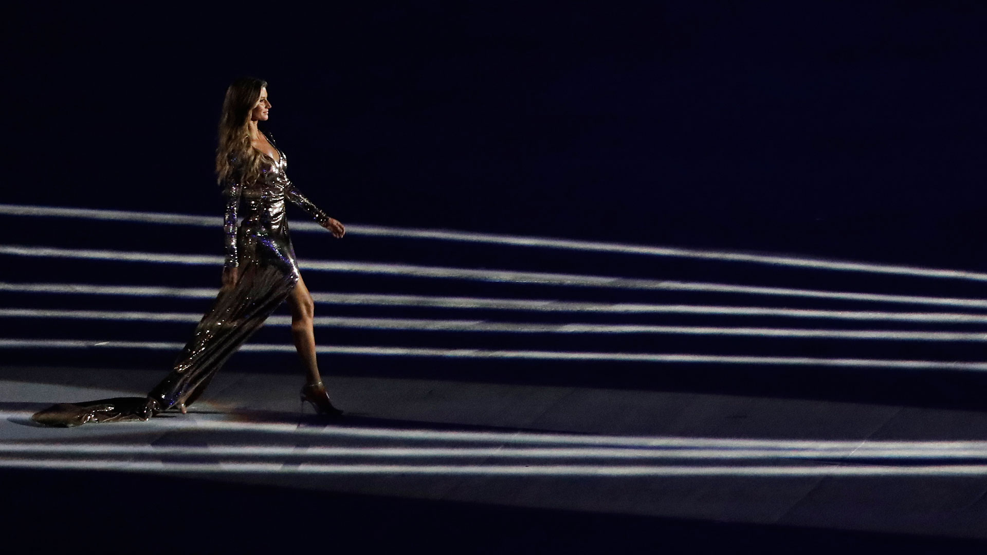 La modelo Gisele Bündchen deslumbró con su caminata (AP)