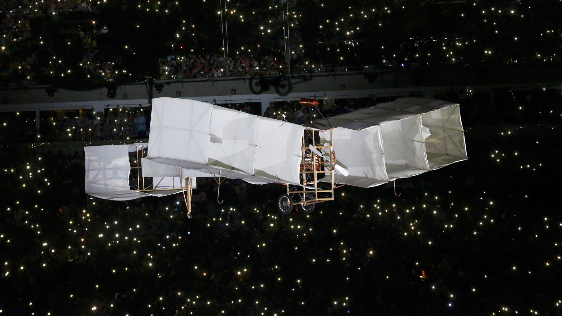Hubo un homenaje al aviador Santos Dumont (Reuters)
