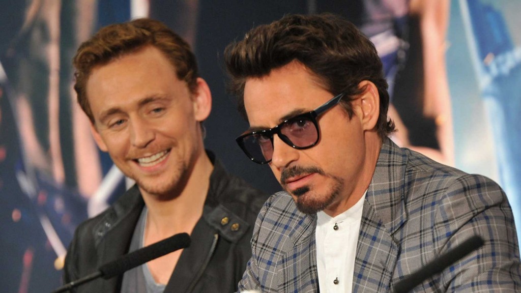 Robert Downey Jr. junto a Tom Hiddleston