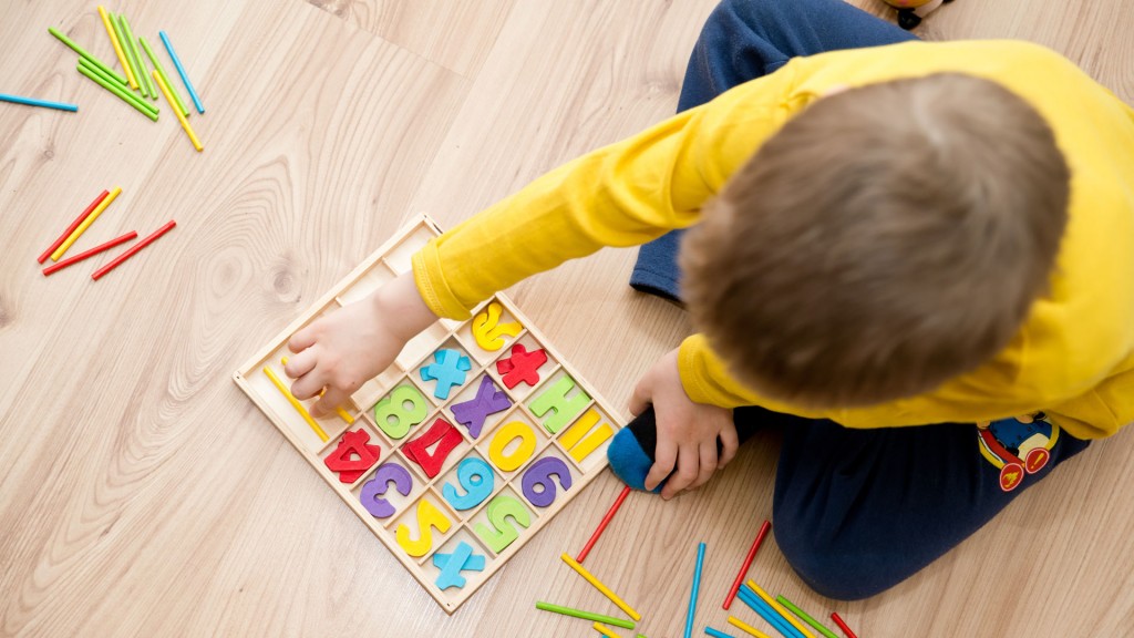 Las alteraciones en el habla o dificultades para caminar no siempre responden al trastorno del espectro autista (Shutterstock)