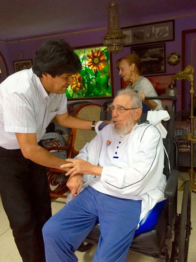 Evo Morales junto a Fidel Castro (@evoespueblo)