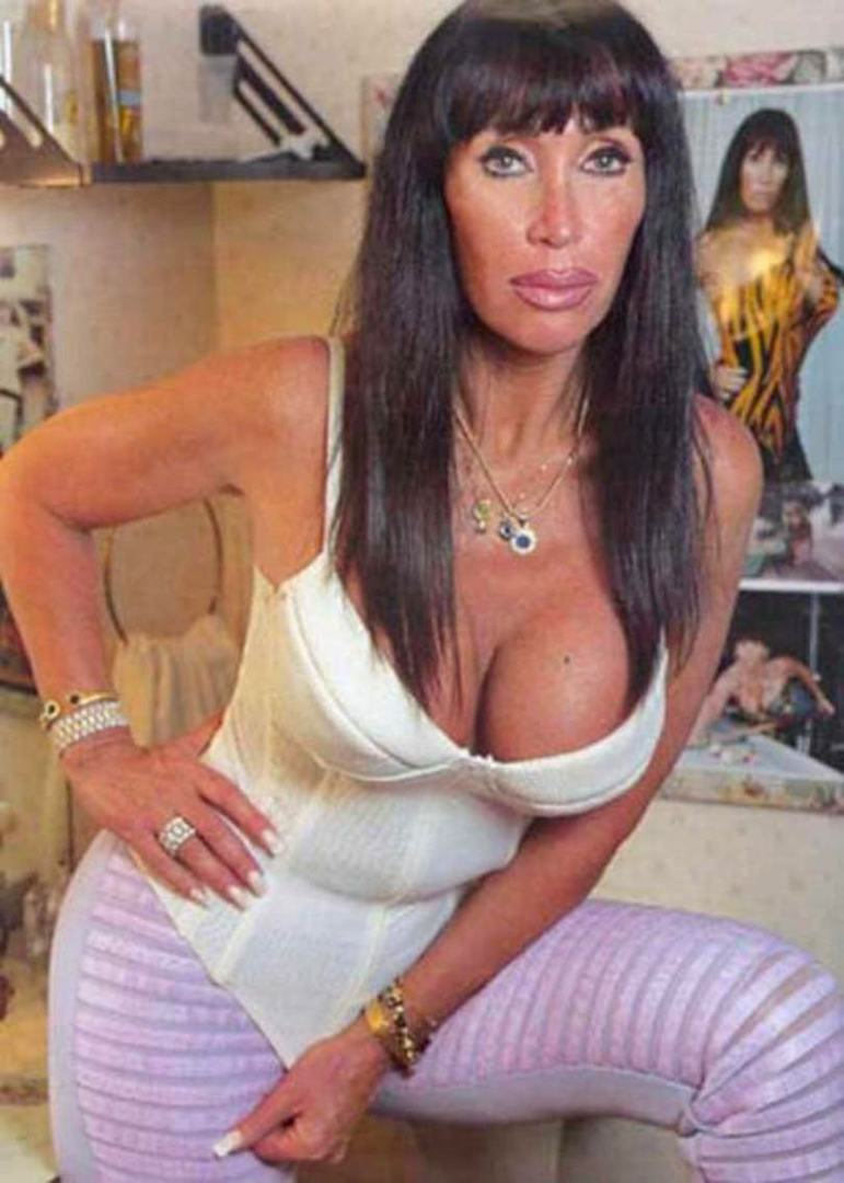 Moria Casán en una producción en su camarín