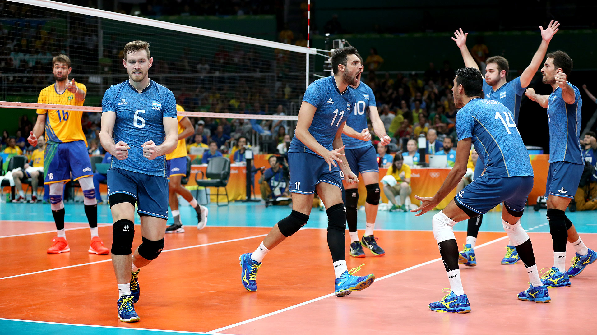 Si bien no pudo frente a la Selección local, el equipo argentino festeja un tanto en el partido de cuartos de final (Nicolás Stulberg)